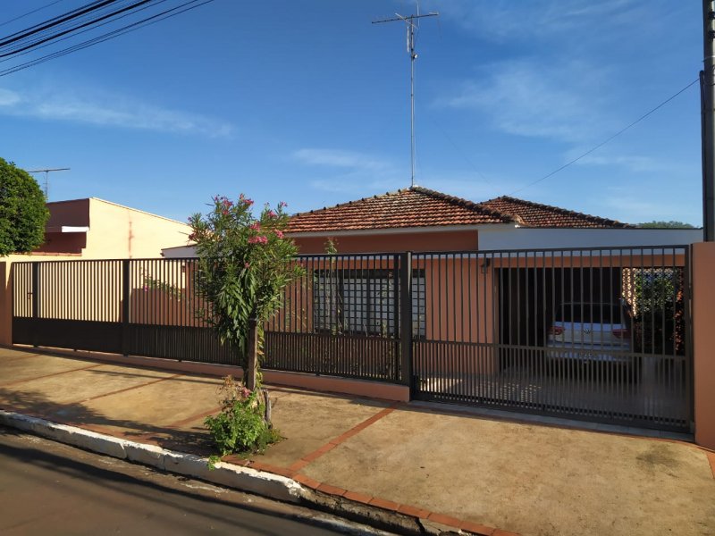 Casa - Venda - Centro - Santa Cruz do Rio Pardo - SP